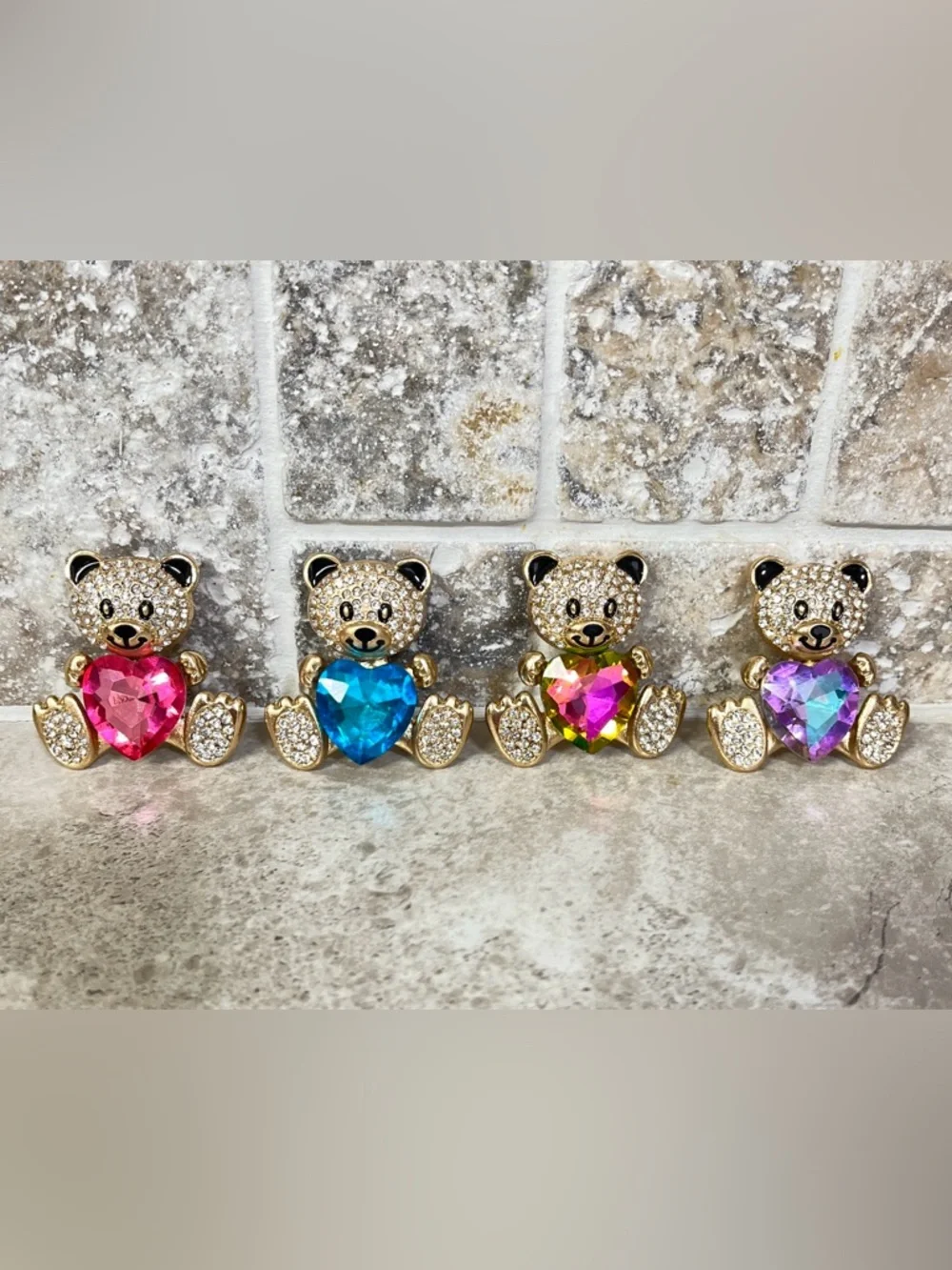 Brooch Teddy Bear NIP, center Purple heart Crystal, gold tone base